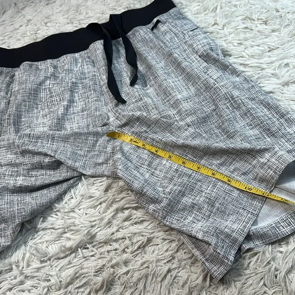 🔥$SALE$🔥 Lululemon Men's unlined Shorts - Picture 2 of 5